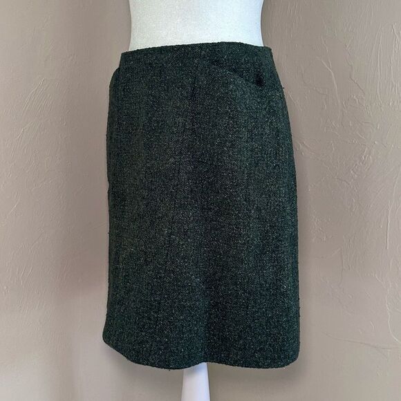 Vintage 1990s Chanel Forest Green Boucle Tweed Mini Skirt 97a 40 FR 8 US - Picture 6 of 16